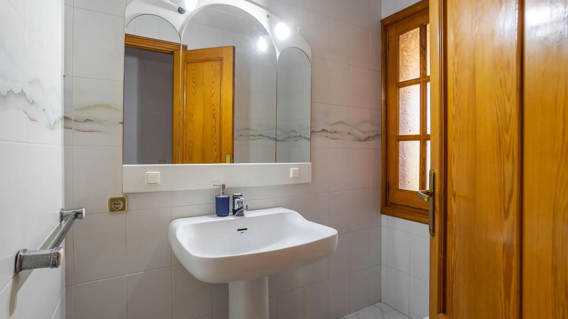 Picasso En Lloret يوريت دي مار بيت للعطل